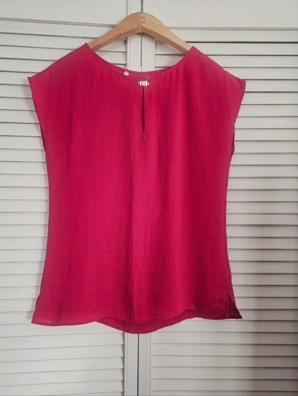 Banana Republic Fuchsia Cap Sleeve Blouse
